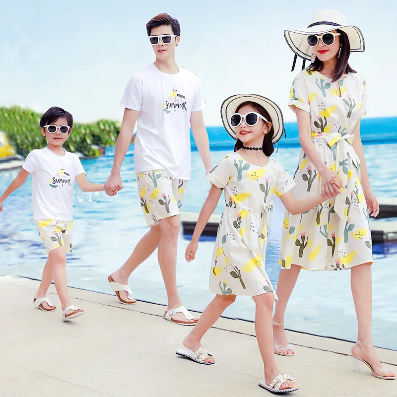

Matching Family Outfits Summer Mum Daughter Beach Dress Dad Son T-shirt &Shorts Family Look Seaside Couple Matching Clothing