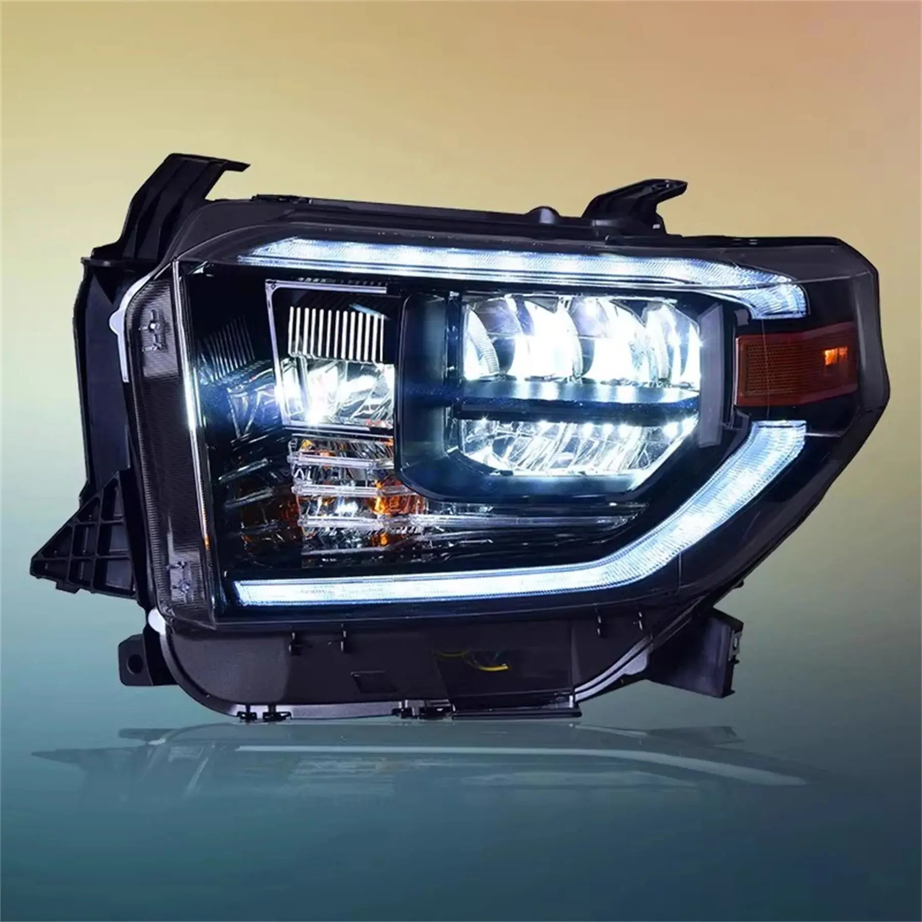 Фонарь для Toyota Tundra 15-19 дневные ходовые огни