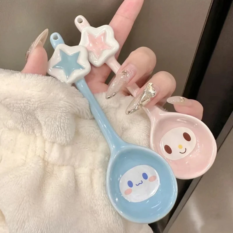 

Милая мультяшная ложка Sanrio Cinnamoroll для девочек, милая мультяшная ложка из аниме «Моя Мелодия», Студенческая керамическая ложка для супа, бытовая ложка для риса, десертная ложка