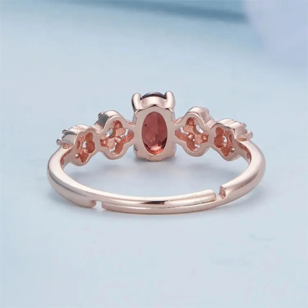 Женское кольцо из серебра 100% пробы с натуральным гранатом