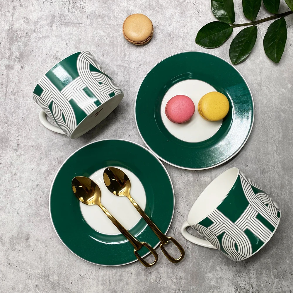 

Runway Design Bone China Coffee Cups and Saucers Tableware Coffee Plates Dishes Afternoon Tea Coffee Drinkware With Gift Box