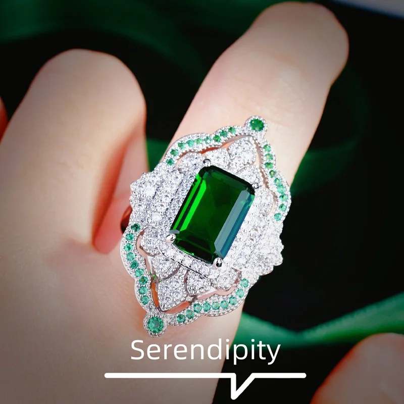 

Кольцо из белого золота с цирконием класса ААА, 18 карат