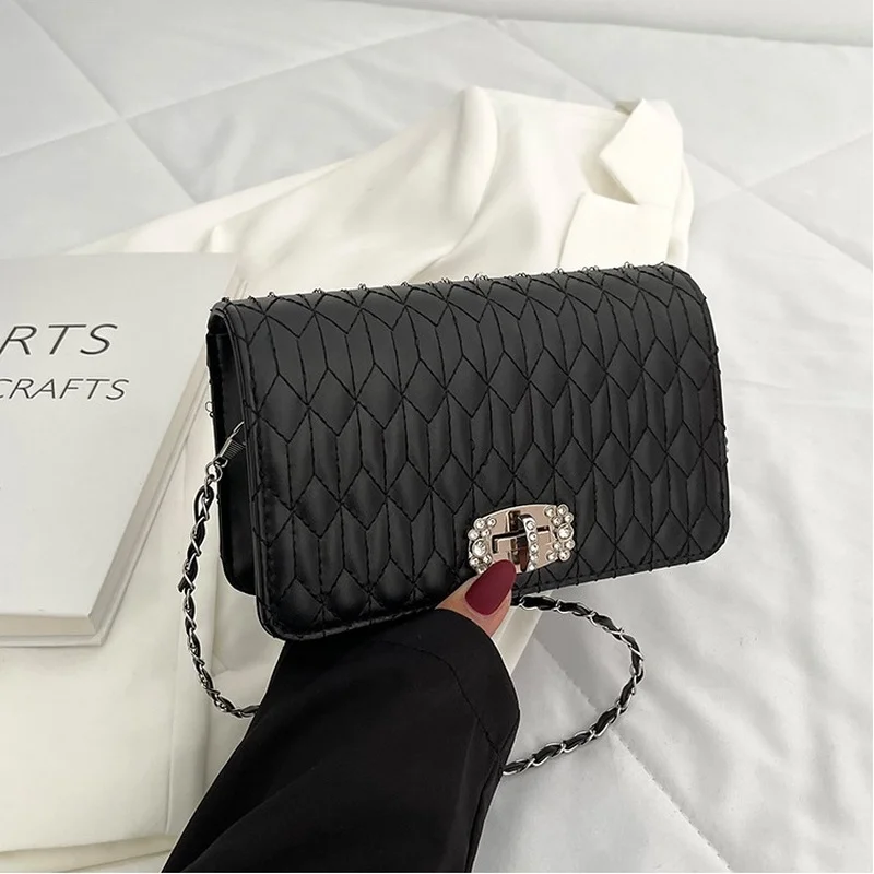 

Luxury Diamond Lattice Chain Shoulder Bags For Women Charm Crystal Twist Lock Crossbody Bag Ladies Purse and Handbags 2022 Trend