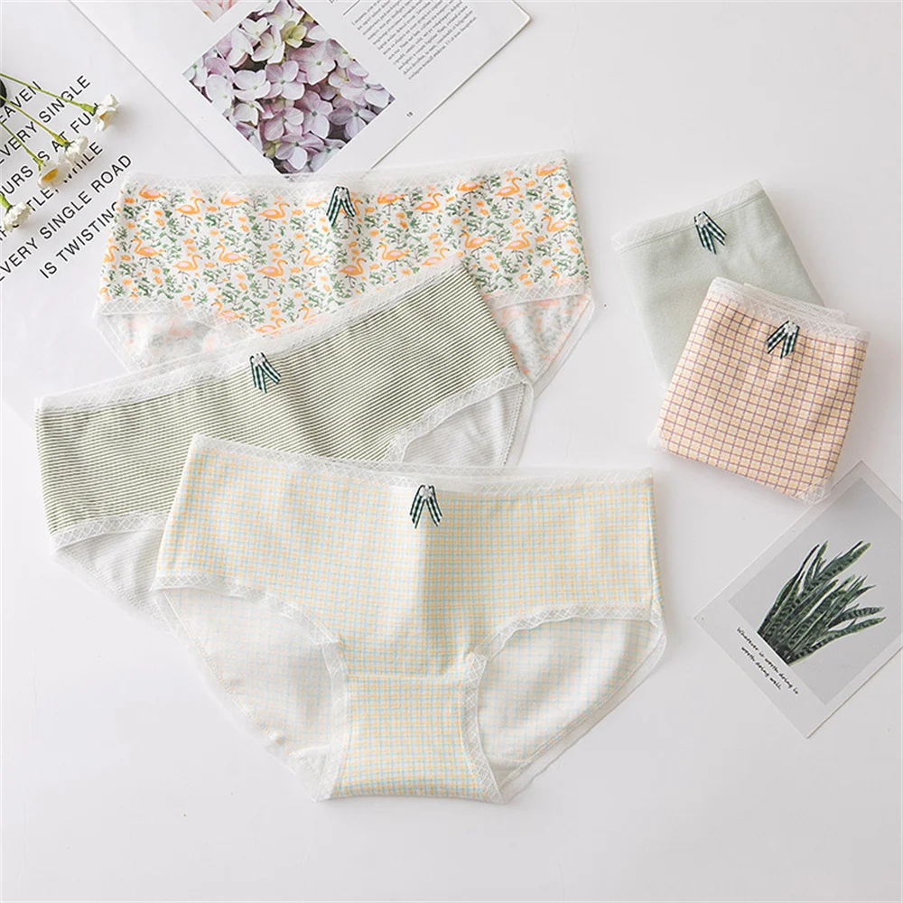 

New Japanese Style Lolita Women's Underwear Cotton Breathable Seamless Underwear Sweet Package Cotton Middle Waist Lingerie Gift