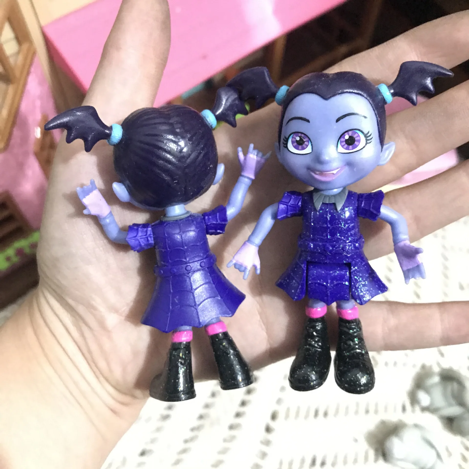

8cm Vampirina Vee Mini Action Figure Toy Doll Plastic PVC Vampirina Girl Model Collection Prop Children Gift