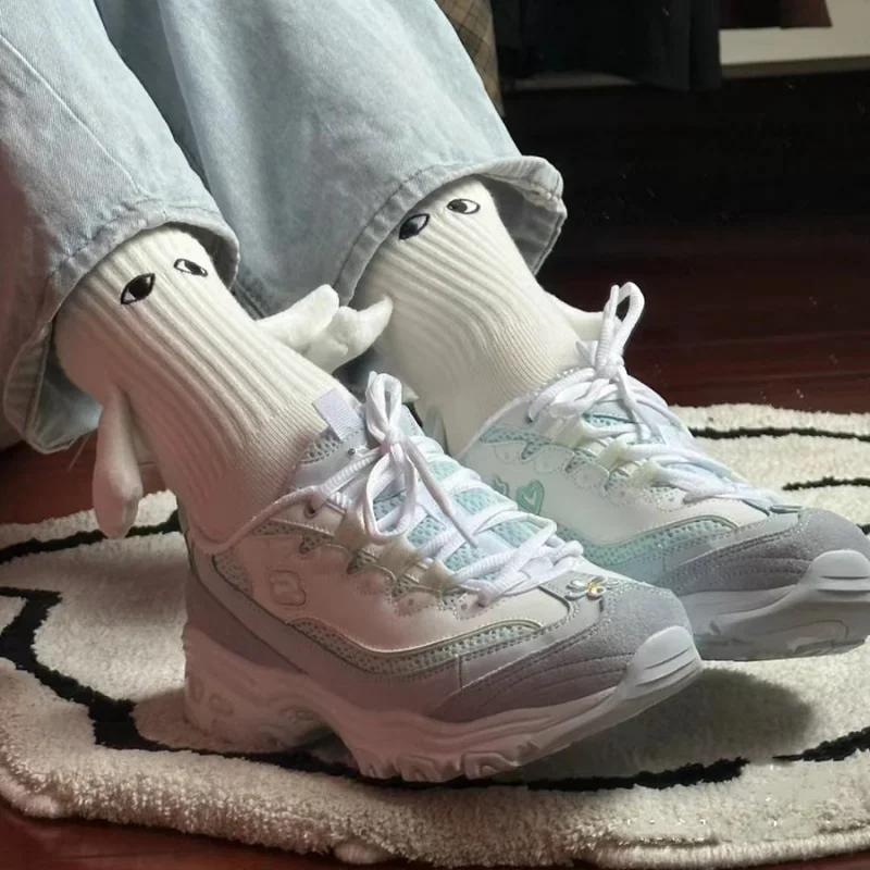 1 Pair Hand in hand Interesting Creative Magnetic Attractive Hand Black and White Cartoon Eyes Couple Socks 2023 Fashion