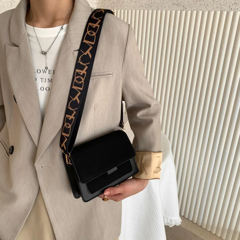 

Shoulder Korean Version of Small Square Bag Hong Kong Style Retro 2022 New Texture Fashion Woven Wide Shoulder Strap Handbag