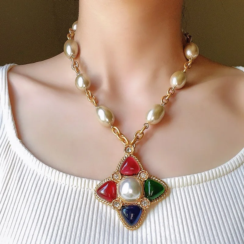 

Ornament Colored Glaze Vintage Brooch Pearl Necklace