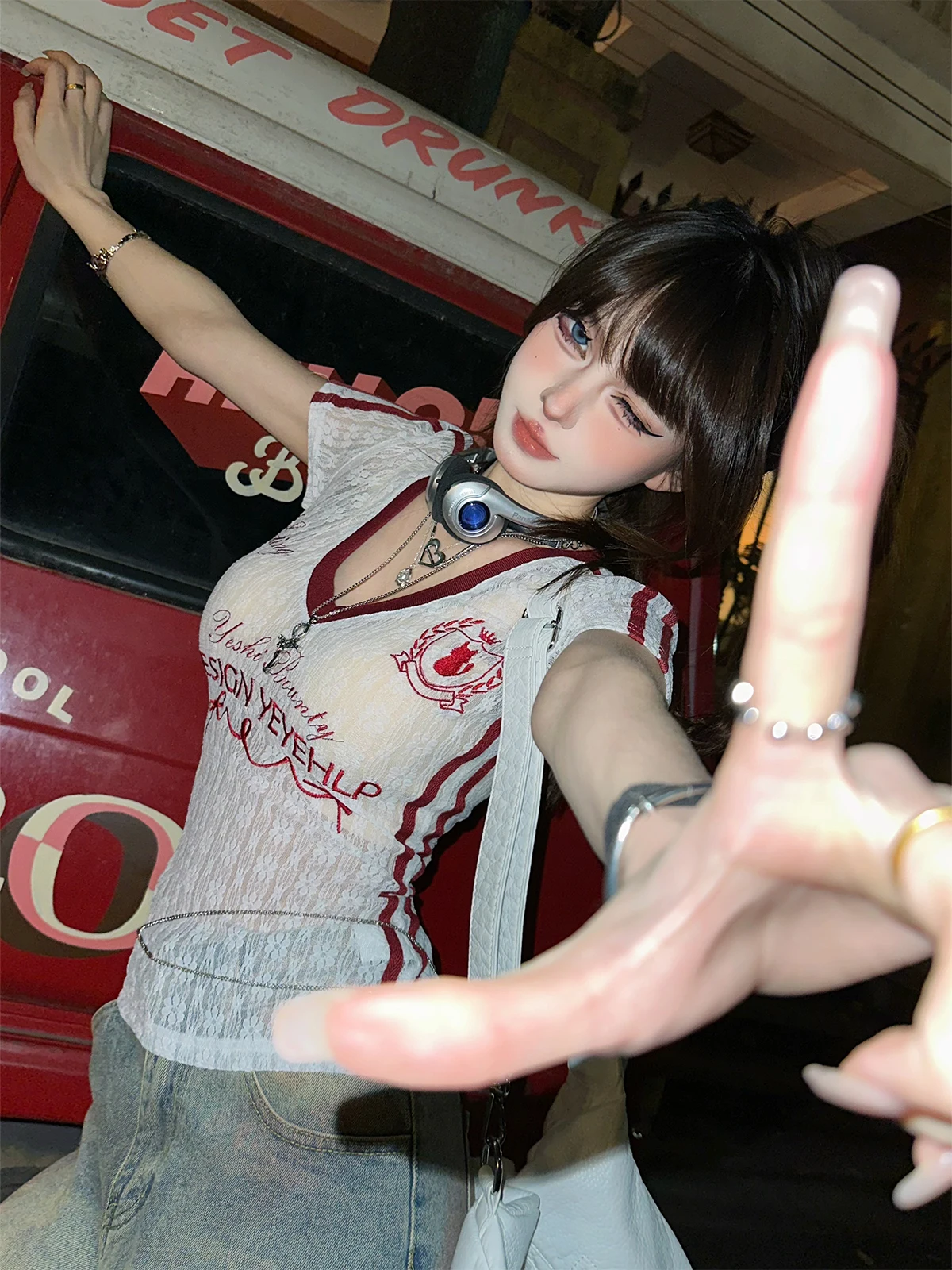 Микропрозрачная кружевная футболка с v-образным вырезом и вышивкой женский топ