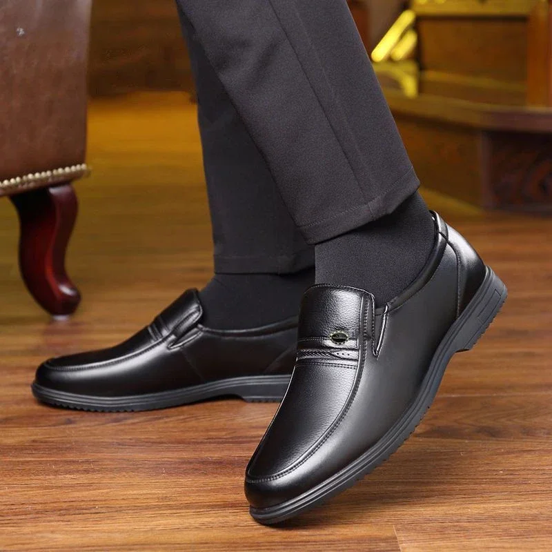Мягкая деловая кожаная обувь для мужчин мужская повседневная с круглым носком