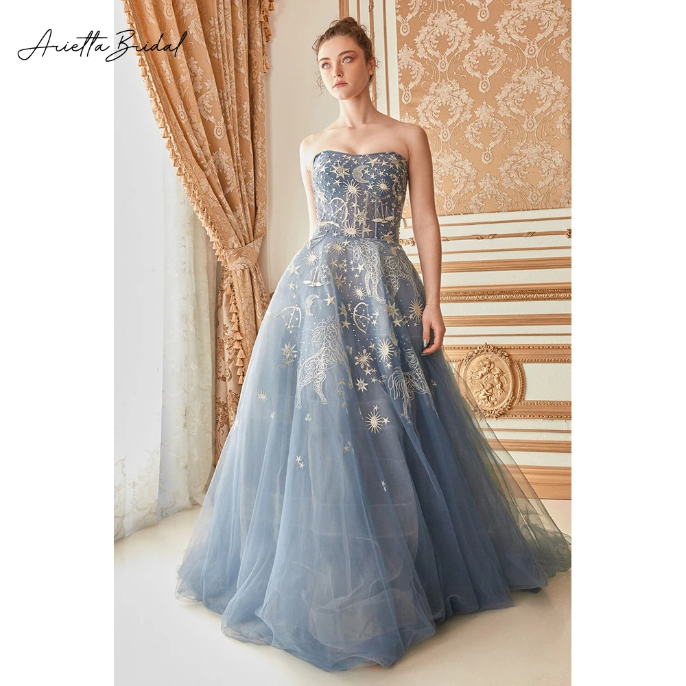 

Arietta Fairy Constellation Embroidery Tulle Princess Prom Dresses Dusty Blue Strapless A-Line Maxi Evening Party Gowns Lace Up
