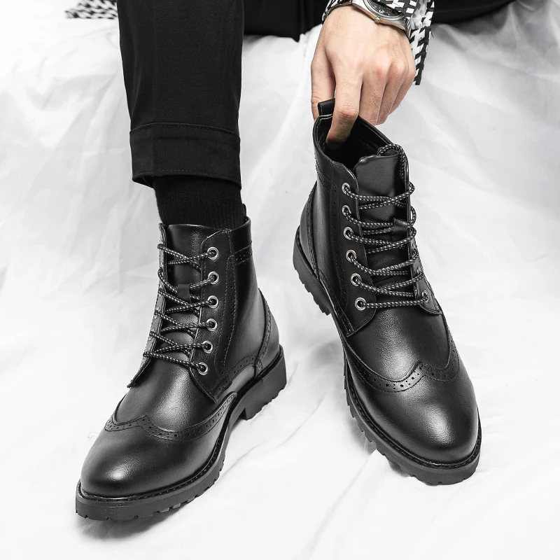 

Luxury Designer Men Boots Leather Martin Boots Fashion Platform Outdoor Ankle Booties Winter Brock Carving Motorcycle Boots