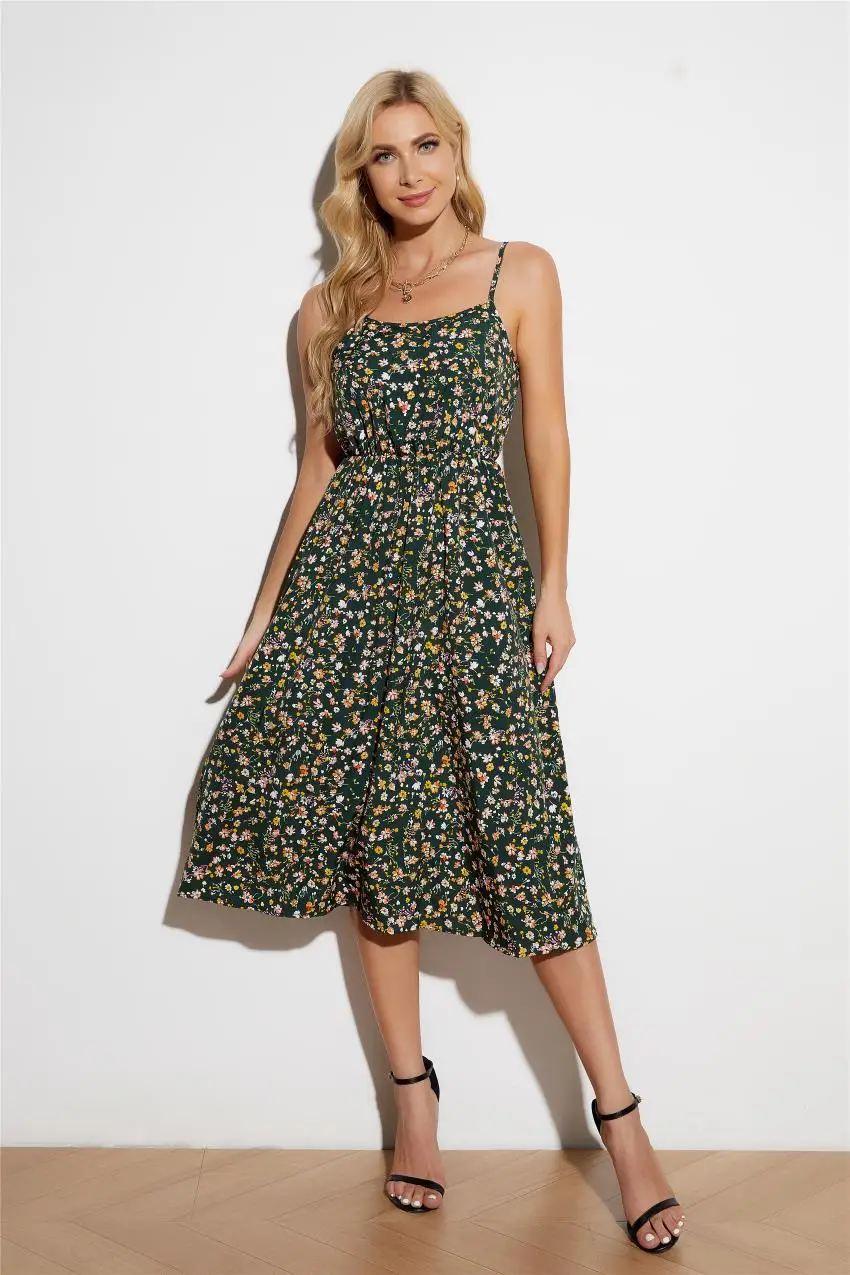 Женское пляжное платье на бретелях зеленое винтажное средней длины с цветочным