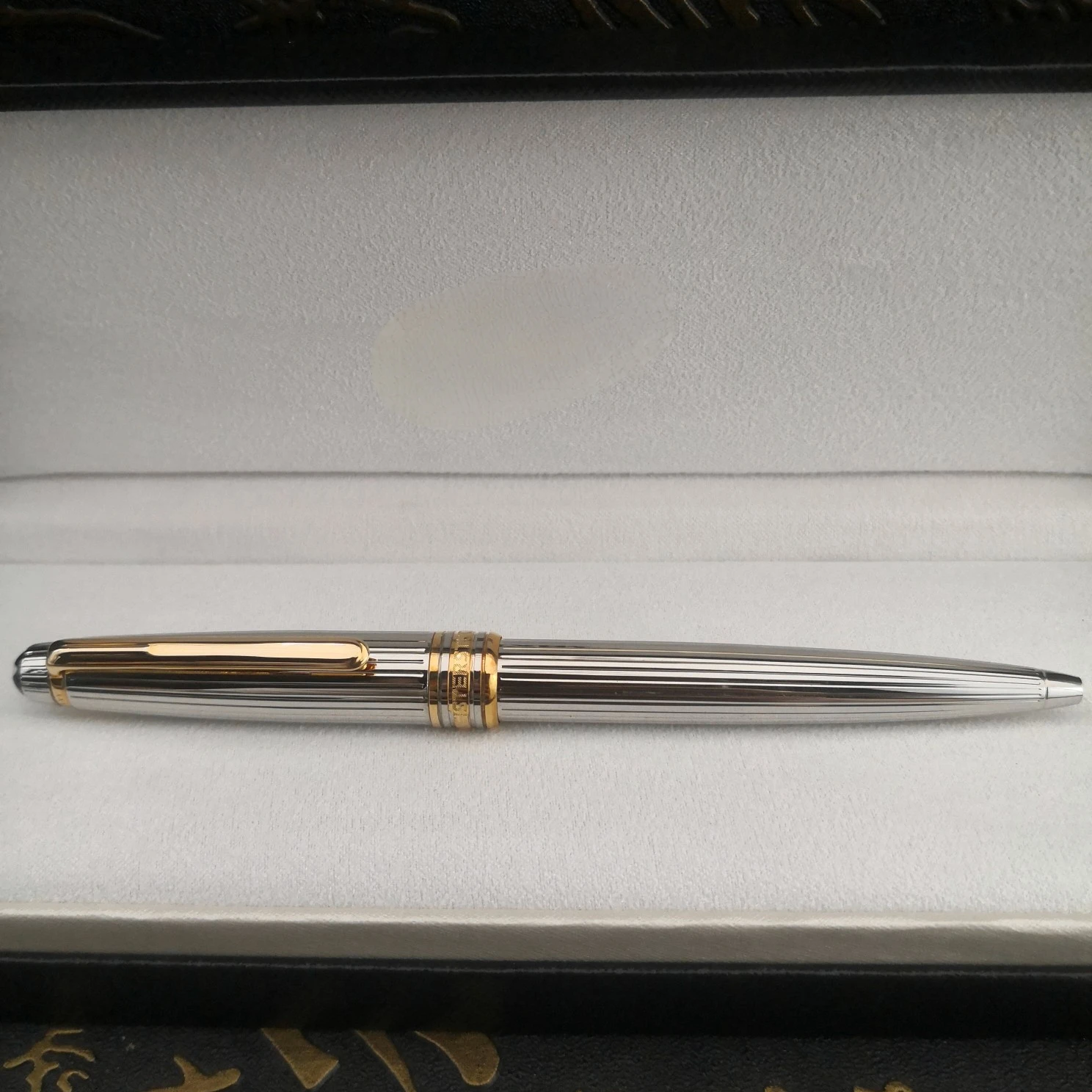 Гелевые ручки Luxury MBs 144 серебристого цвета