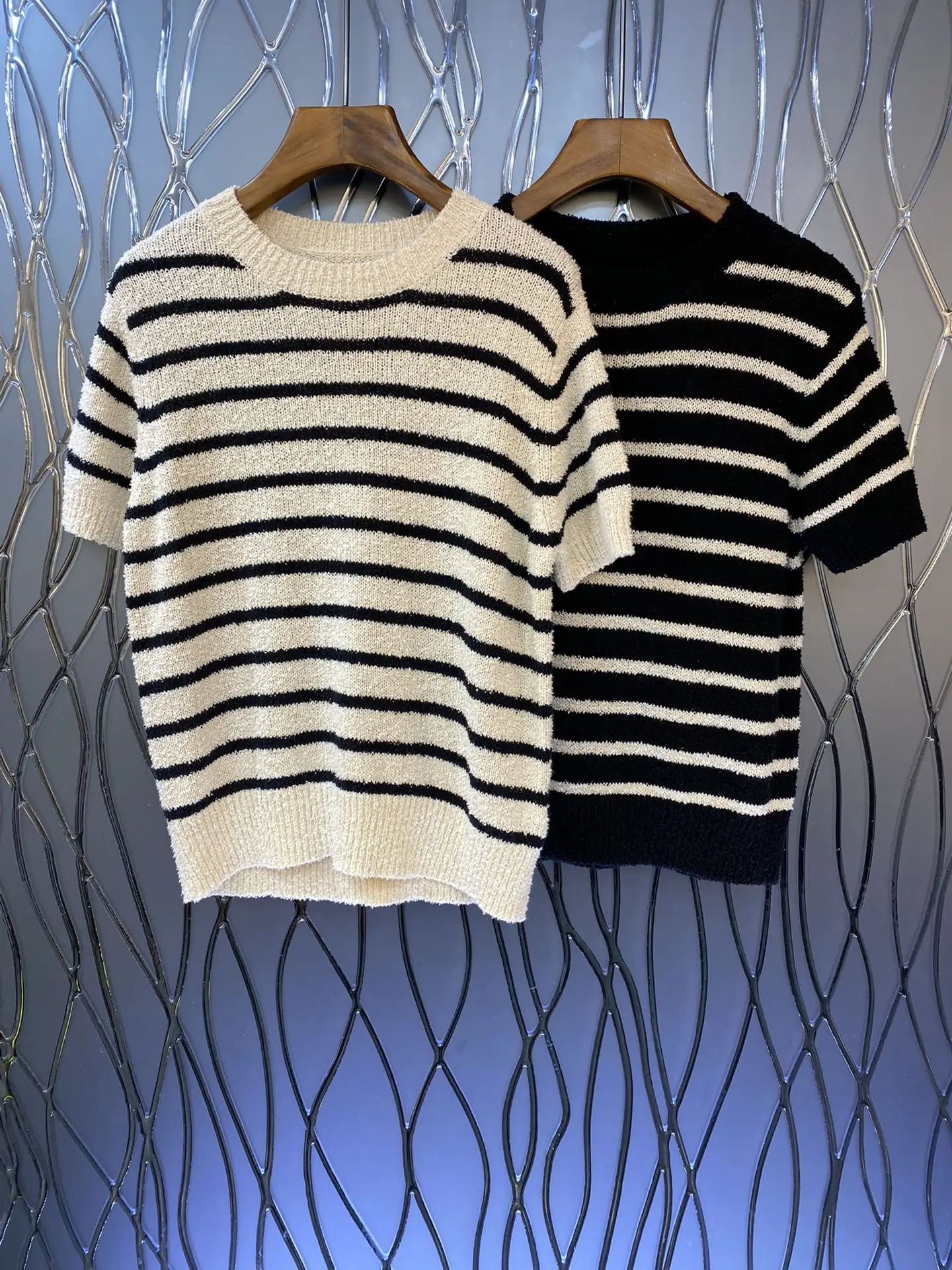 

2023 Early Spring Fashion New Women's clothing round Neck Striped Sweater 0329