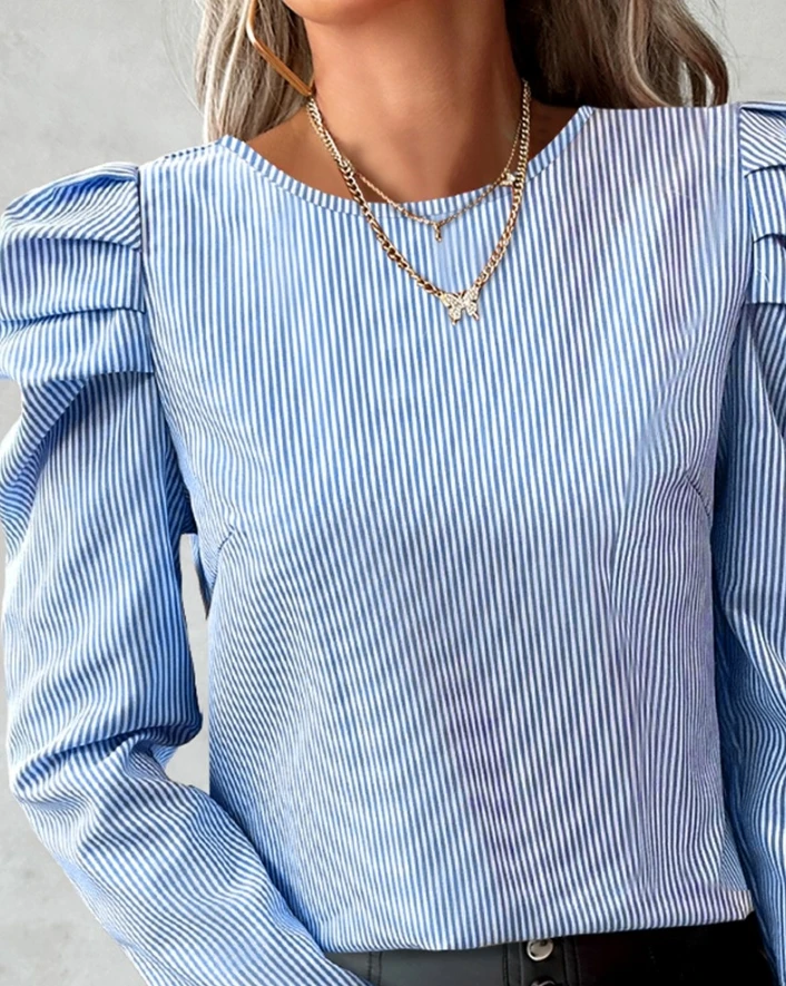 Женская блузка с круглым вырезом длинным рукавом и рюшами