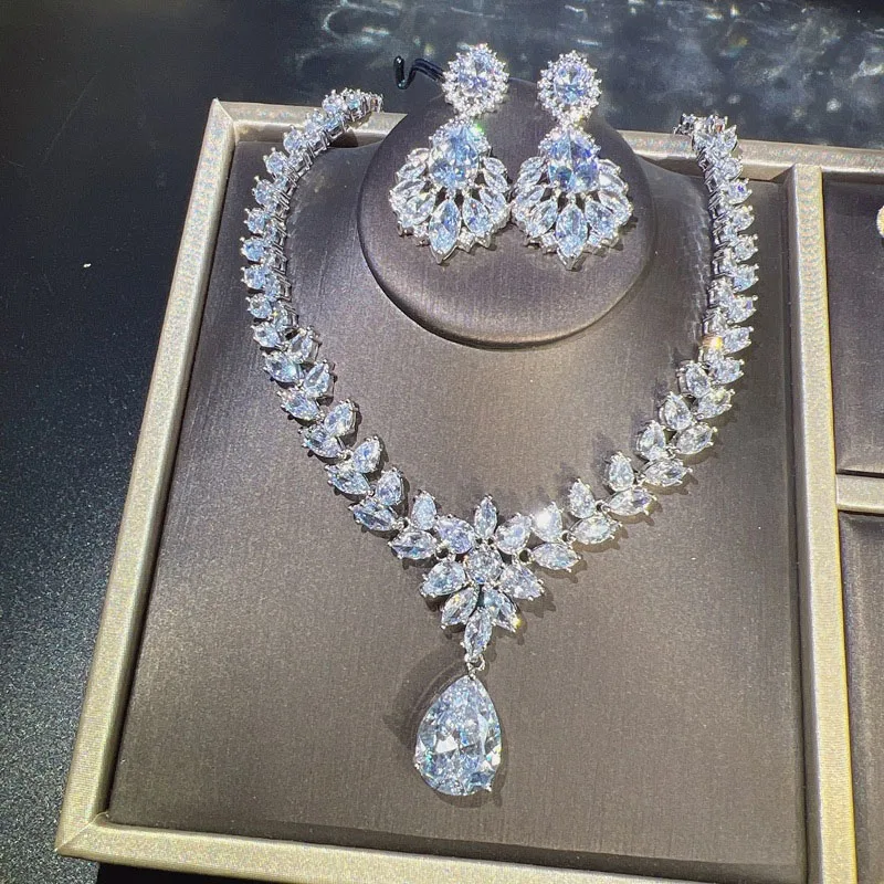 

2-Piece High-End New Luxury Fashion Women's Art Jewelry Necklace Earrings Wholesale