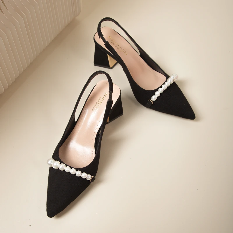 

Женские туфли-лодочки с острым носком, на массивном каблуке