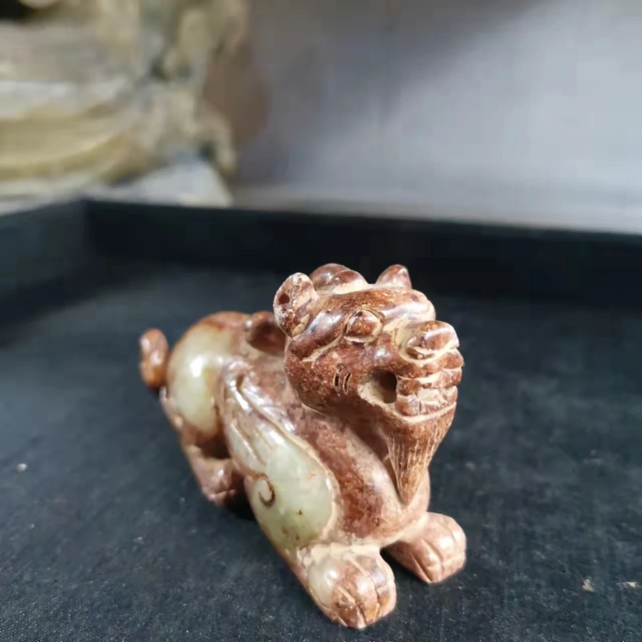 1Pcs/Lot Imitation Antique Ancient Jade Hetian jade white jade dragon son Pi Xiu Rui beast animal cow pattern ornament Beautiful