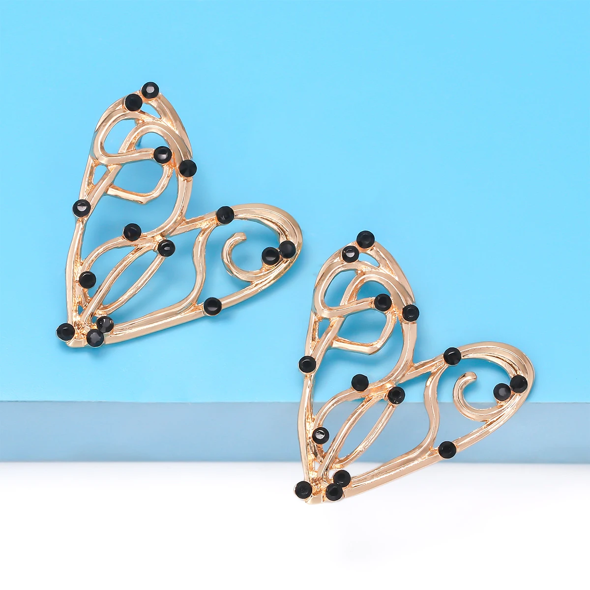 

JURAN Statement Vintage Metal Golden Heart-shaped Stud Earrings Inlaid Black Rhinestone Earrings for Women Fashion Jewelry Gifts