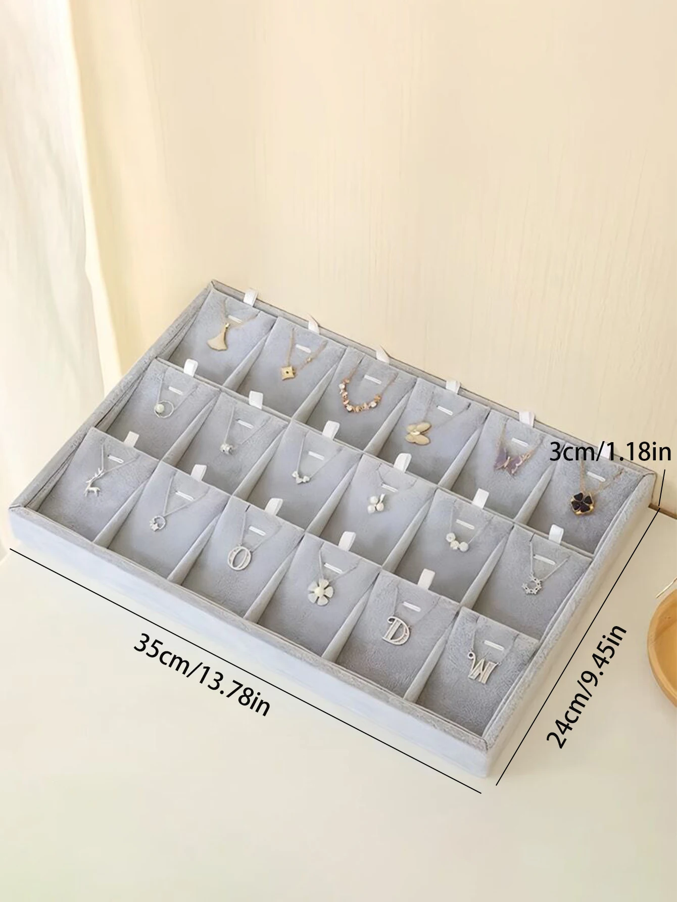 

Бархатная подставка для украшений