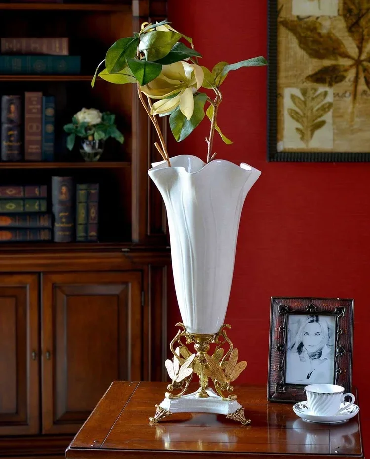 Европейская антикварная роскошная керамика с большой латунной вазой красивое