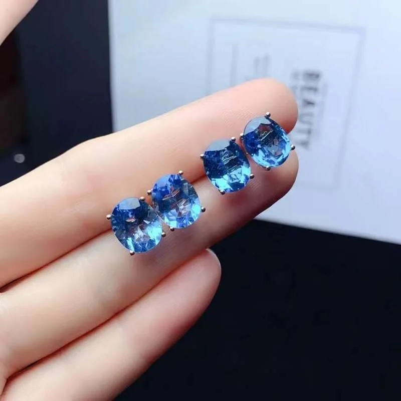 

Серьги женские из серебра 925 пробы с натуральным большим голубым топазом, 8 х10 мм