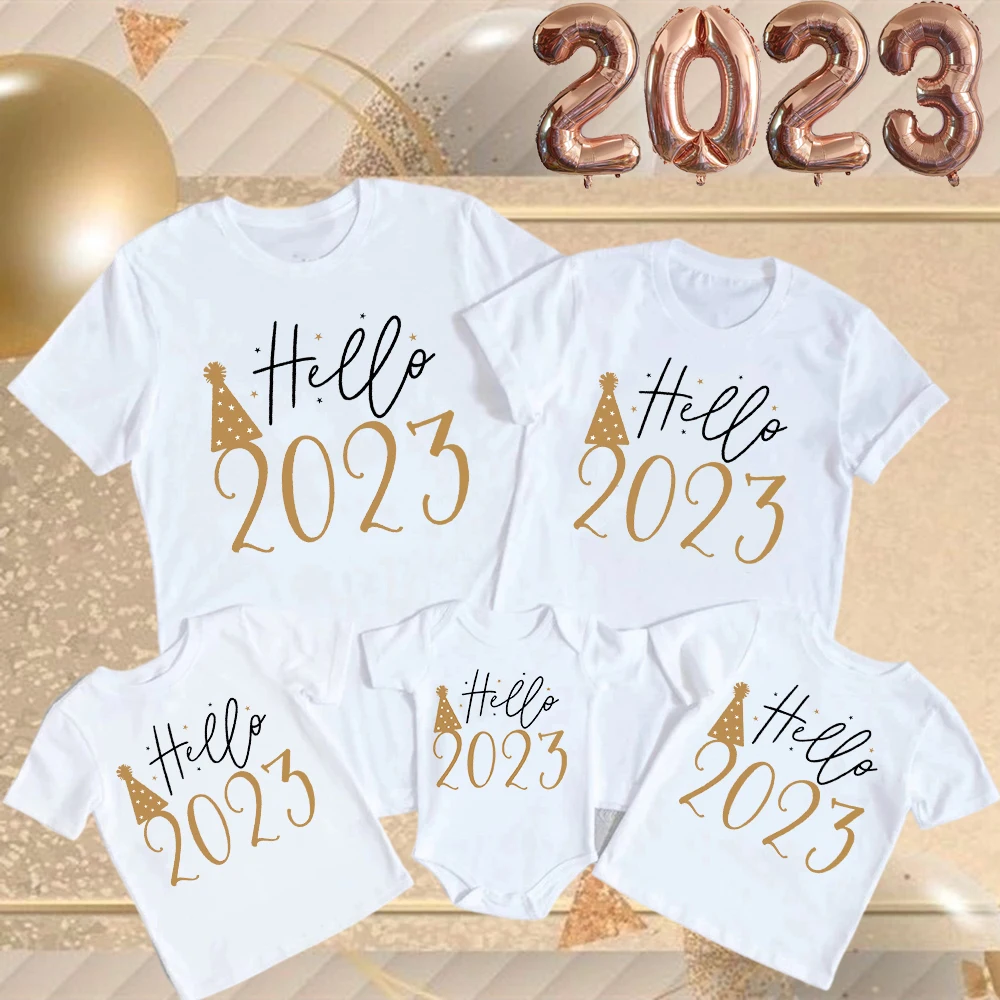 

Hello 2023 Family Matching Outfit Happy New Year Father Mother Daughter Son T-shirt Tops Baby Romper Holiday Family Look Clothes