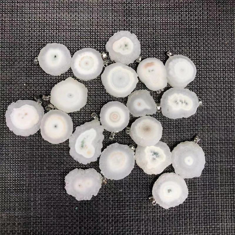 

Молочный белый Агат Кулон ломтик случайный цветок натуральный кристалл Агаты Кварц Подвески очаровательные для изготовления ювелирных из...