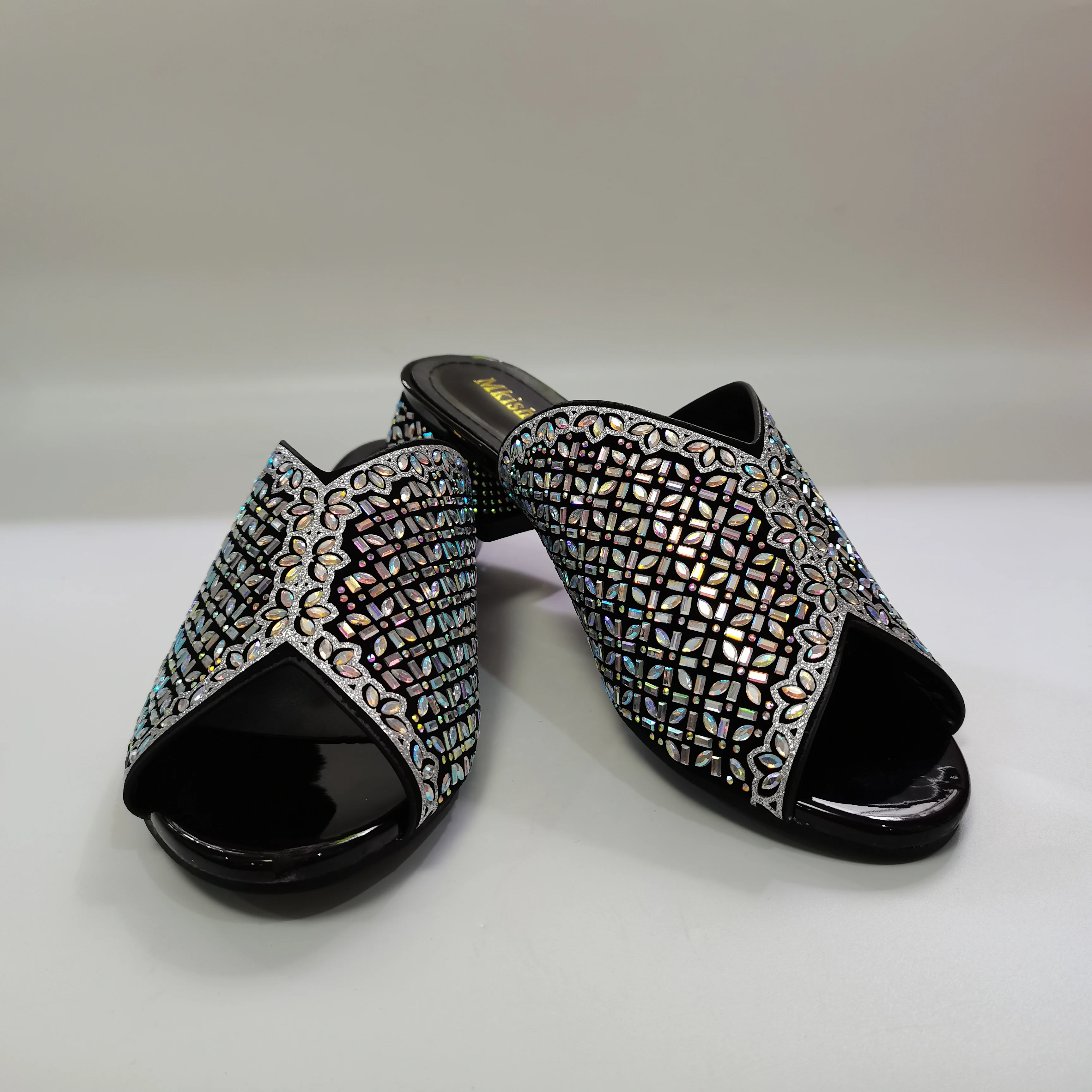 Популярная Уличная обувь для женщин модные удобные женские тапочки новейший