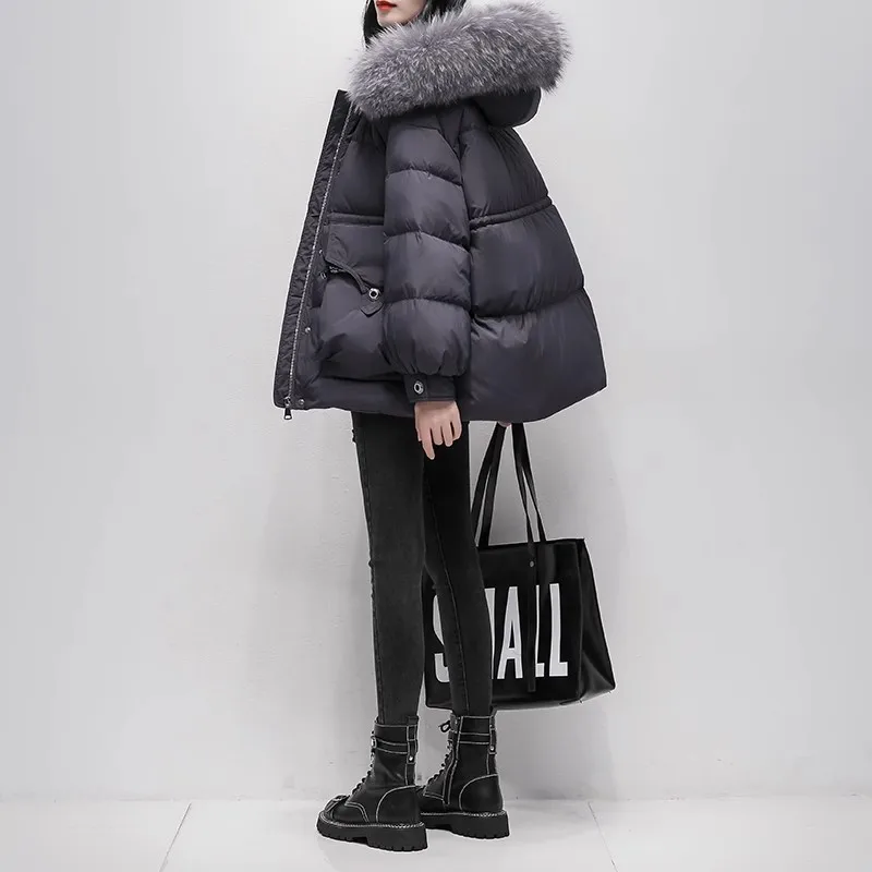 Женский пуховик с воротником из натурального меха енота зимняя короткая