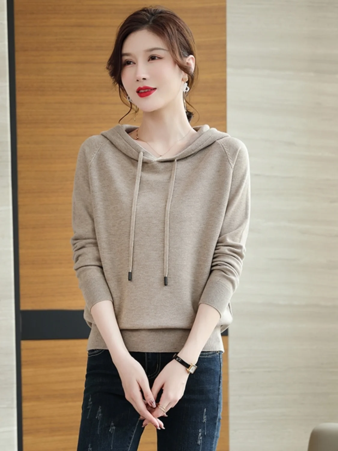 Женская толстовка с капюшоном на осень и зиму короткий вязаный топ 2024 новая