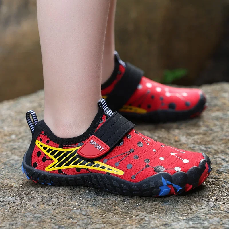 Детские кроссовки для мальчиков и девочек легкие спортивные быстросохнущие без