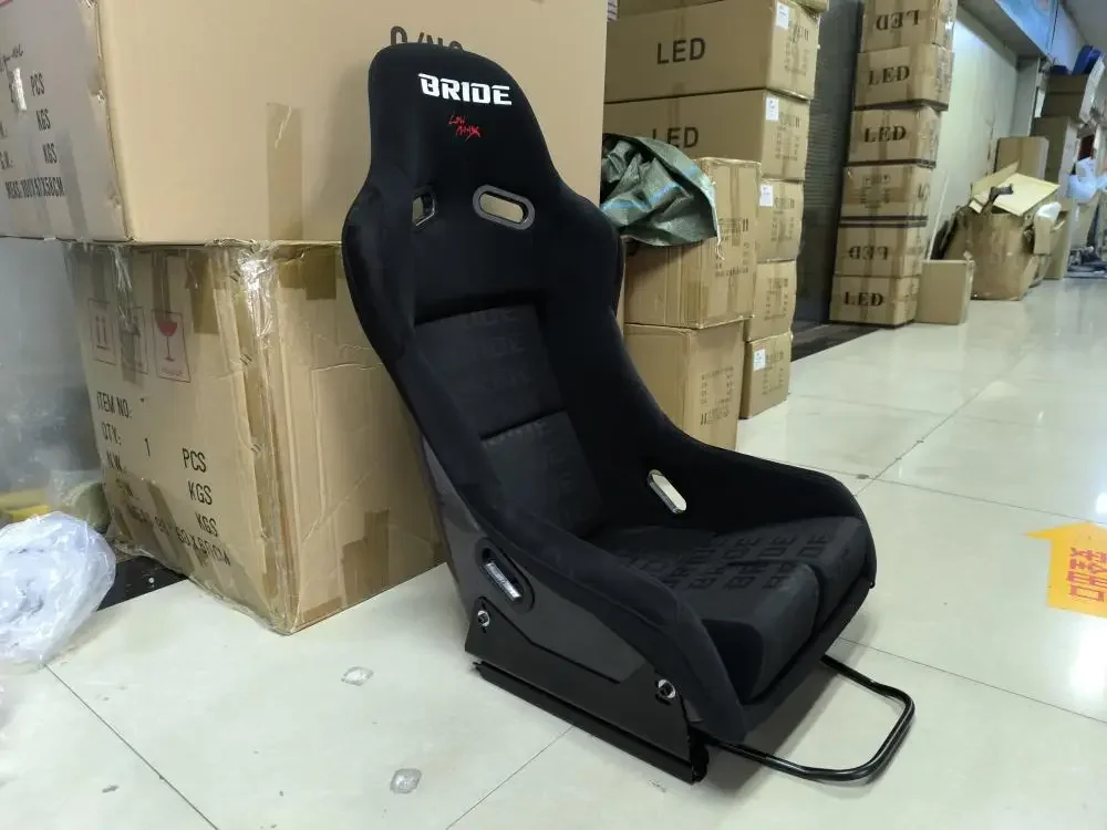 Регулировка сиденья автомобиля BRIDE из углеродного волокна до и после