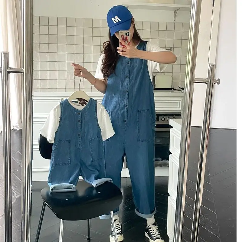 

Джинсовый комбинезон для мамы и дочки, без рукавов