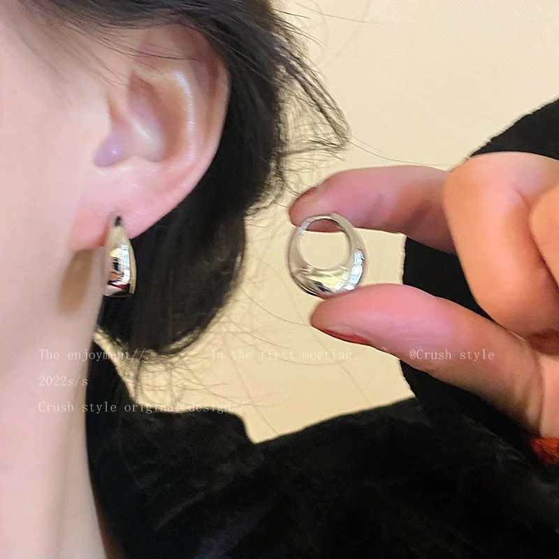 

Plain circle metal earrings fashion temperament oval earrings cold wind commuting all-match women's earrings