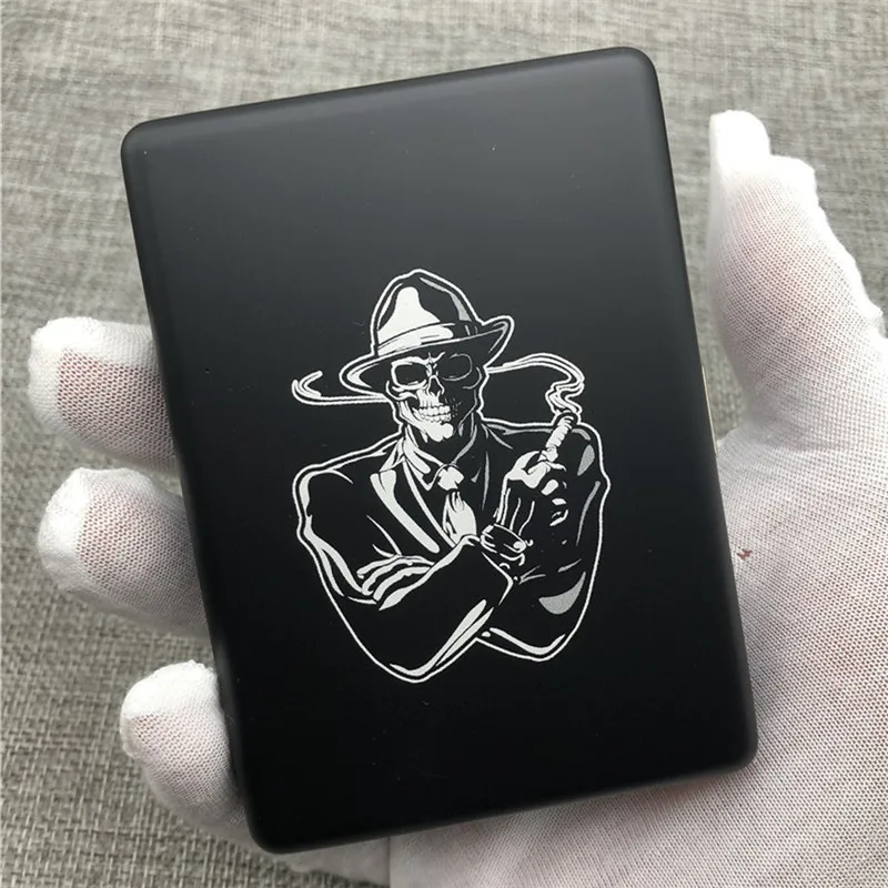 

Универсальный чехол для сигарет в виде черепа