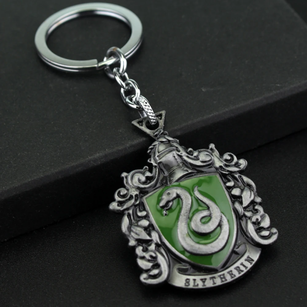 

Magic Movie Wizard Pendant Keychain Vintage Silver College Snake Logo Badge Metal Keyring for Fan Collection Ornament Toy Gifts