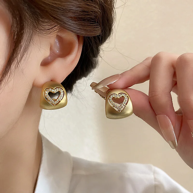 

Gold Plating Silver Zircon Heart C-shaped Earrings for Women Metal Hollow Geometric Earrings New Fashion Personalized Jewelry