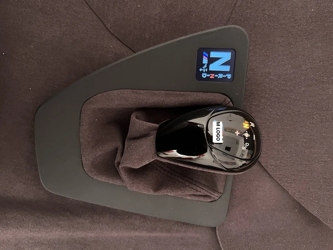 

Подходит для BMW e90 e92 e93, обновленная ручка переключения передач m3 и светодиодный экран передач, только подходит для левого руля.