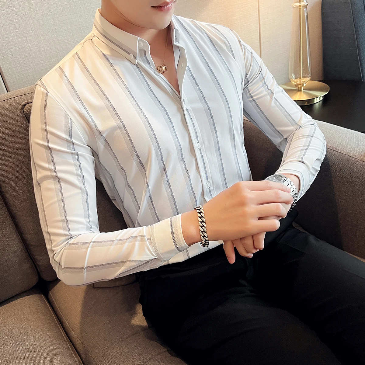 Рубашка мужская в полоску с длинным рукавом приталенная деловая повседневная