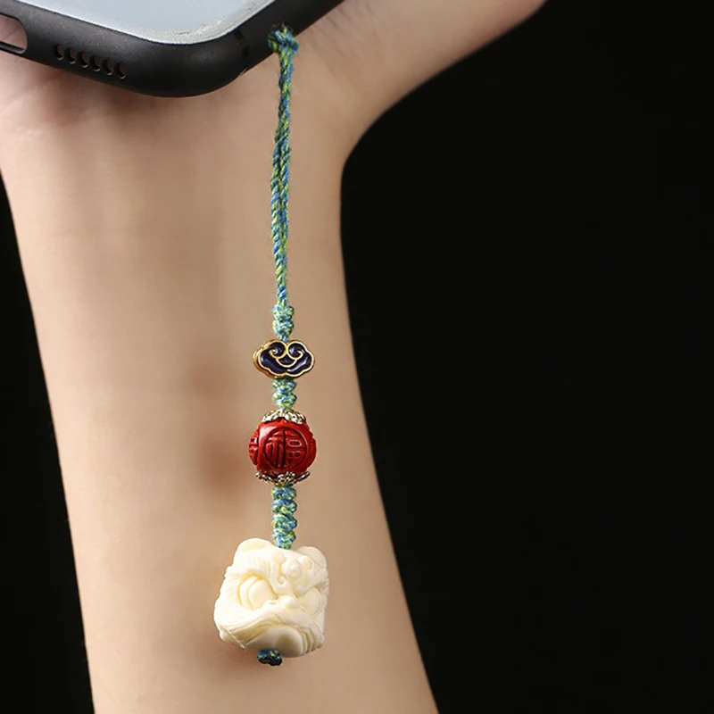 Брелок с подвеской в виде фрукта слоновой кости и льва