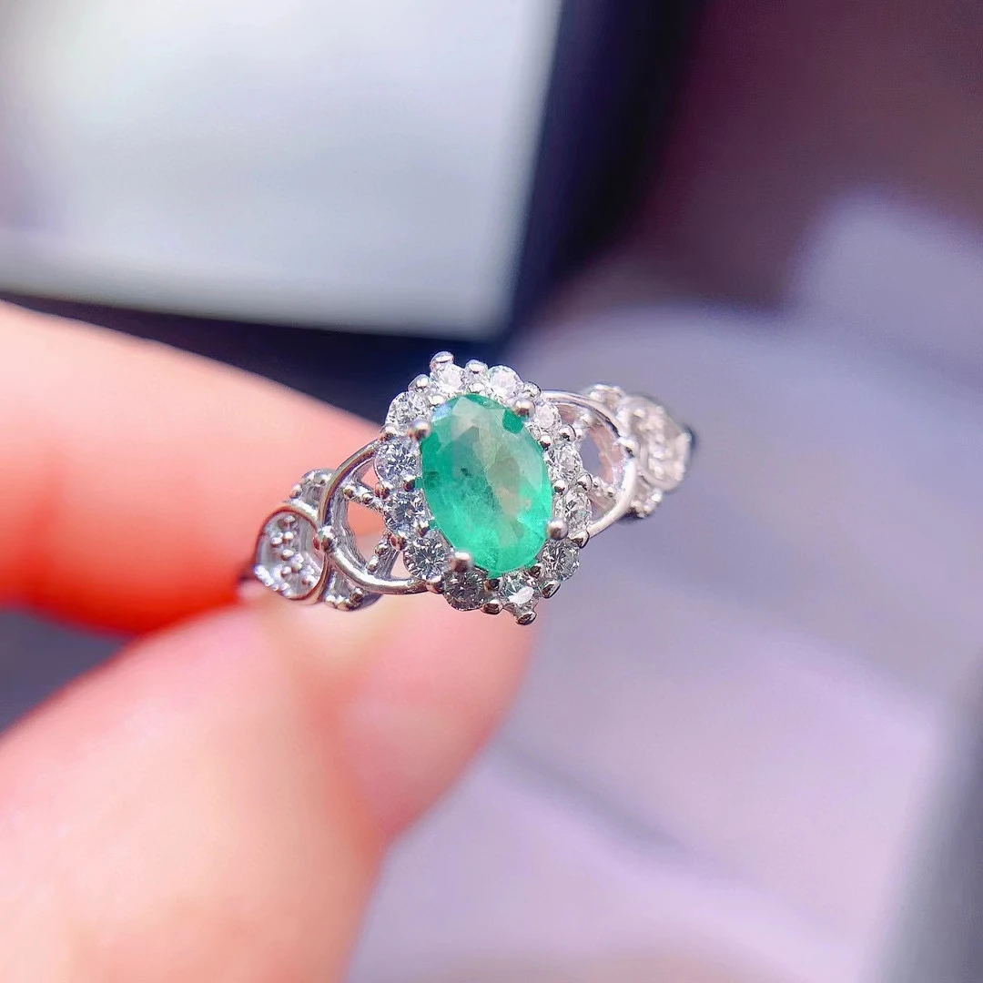 Женское кольцо из серебра 925 пробы с изумрудом покрытием 18-каратного золота