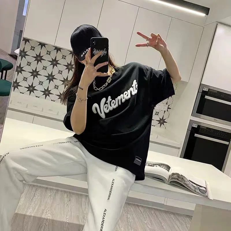 

Футболка оверсайз для мужчин и женщин, тенниска с 3D-принтом логотипа «Vetement» из пенопласта, черная белая с графическим принтом, 1:1