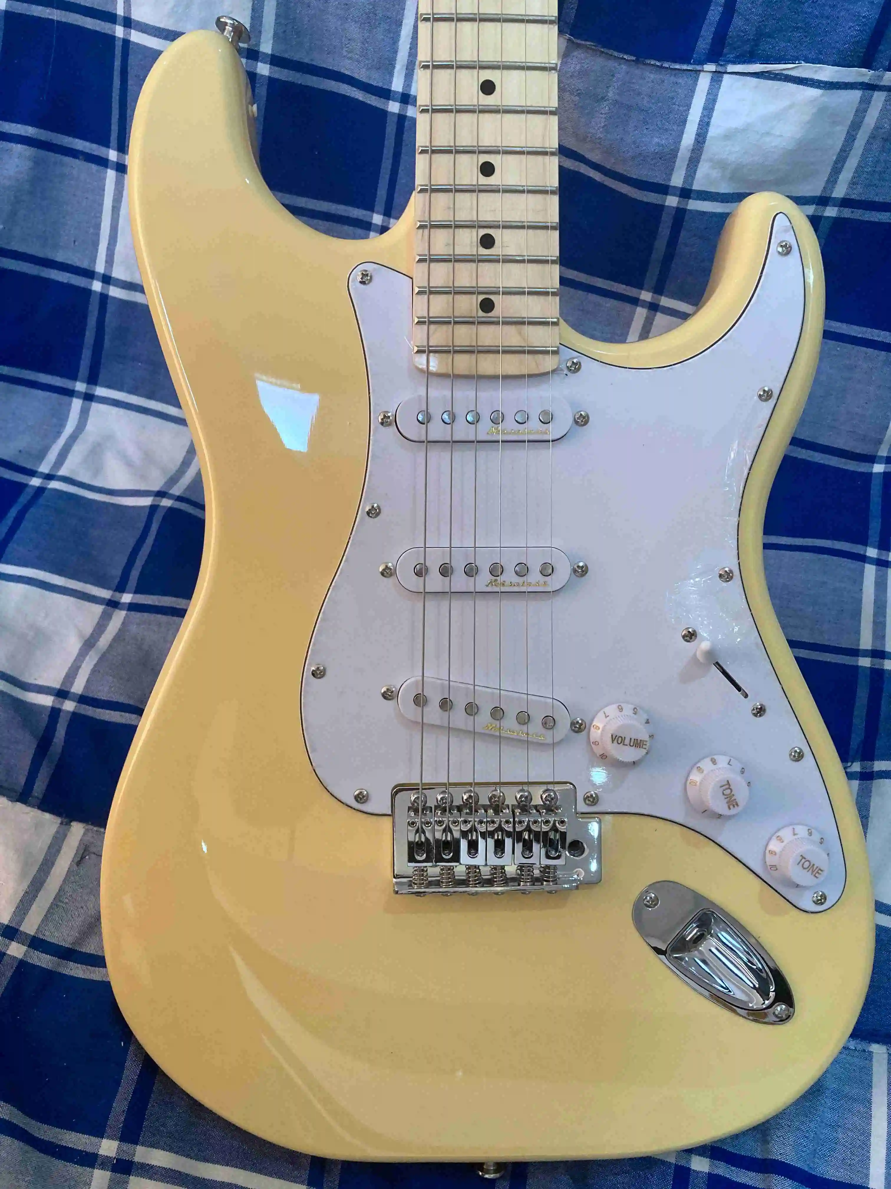 Send in 3 days stratocaste-r custom body 6 string yellow Electric Guitar stock |