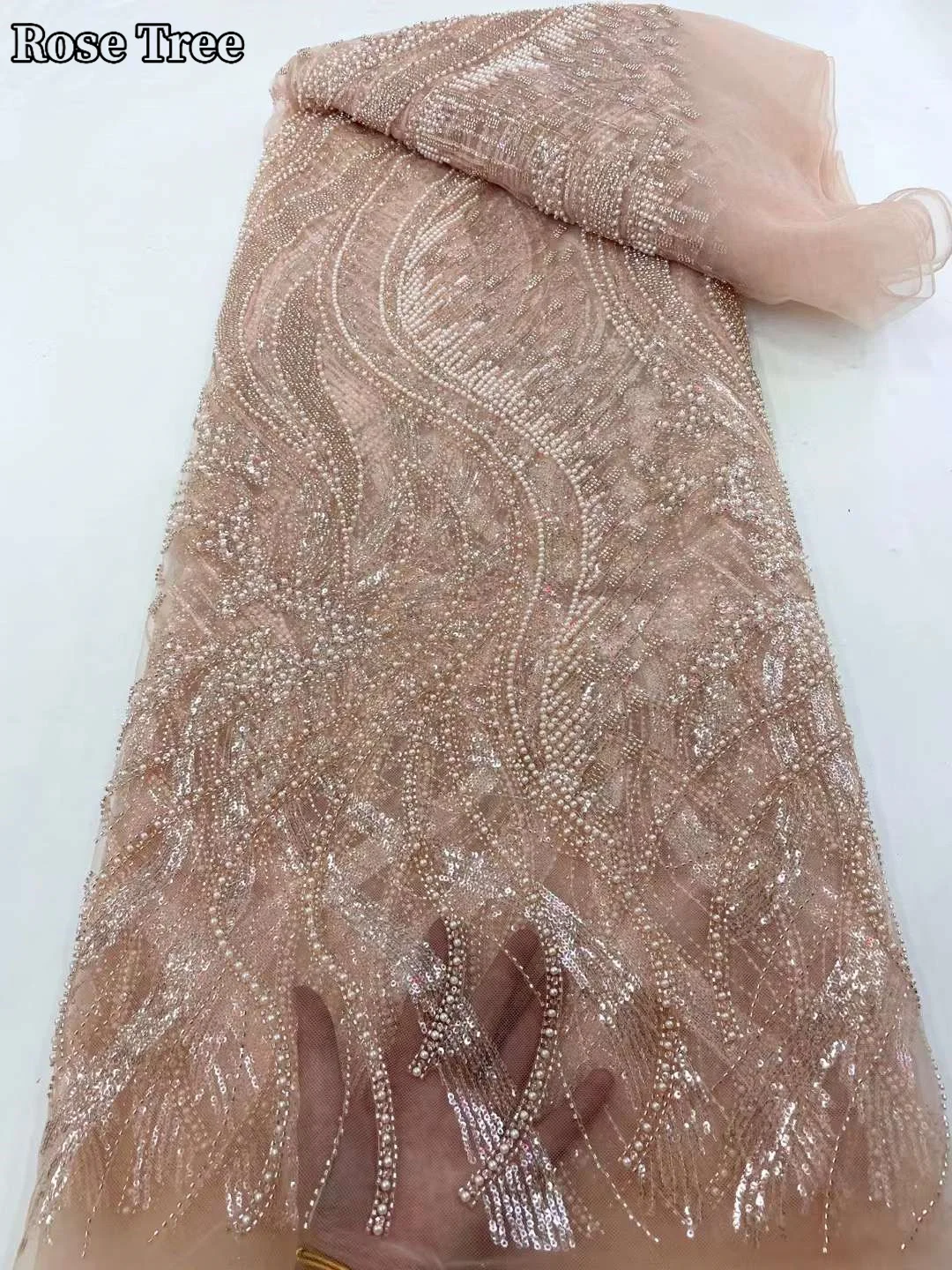 Рисунок 2 - Роскошная ткань с блестками для свадебного платья