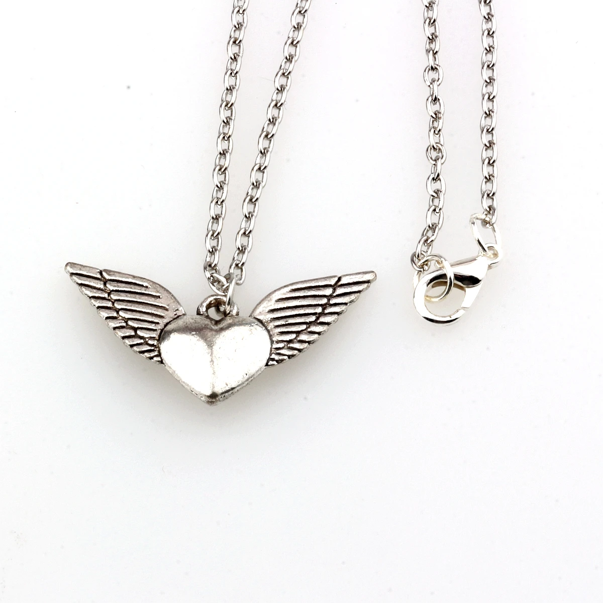 

2Pcs Vintage Heart Angel Wing Pendant Necklace For Men Women Ancient Silver Color Fashion Elegant Jewelry Party Wedding Gift
