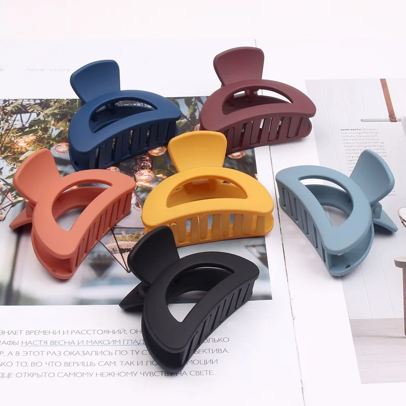 

6cm Medium Size Grab Hair Clips Fashion Rubber Paint Solid Color Hair Grab Half Round Moon Ponytail Clip Hair Accessories