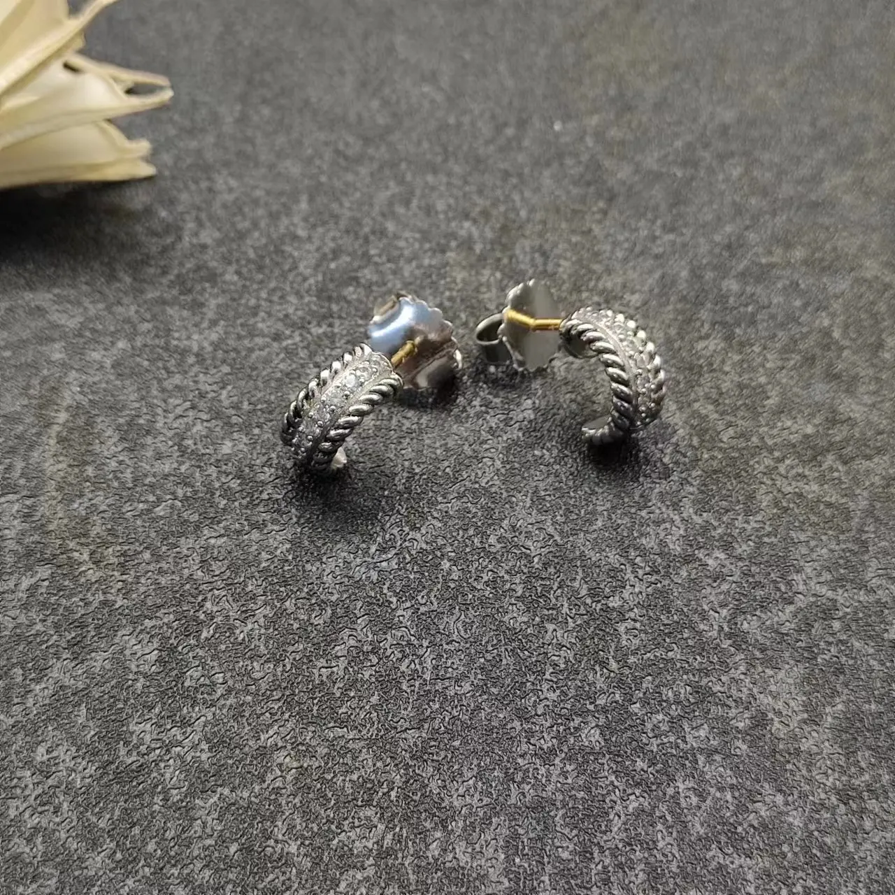 

DY New Gold Hook Twisted Wire Buckle Earrings in Sterling Silver with 14K Yellow Plated