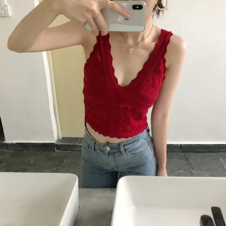 

2023 Summer New Slim Fit Sexy Hook Flower Hollow V Neck Retro Halter Knit Vest Top Female Chic Tide Unique Ins Fashion Style